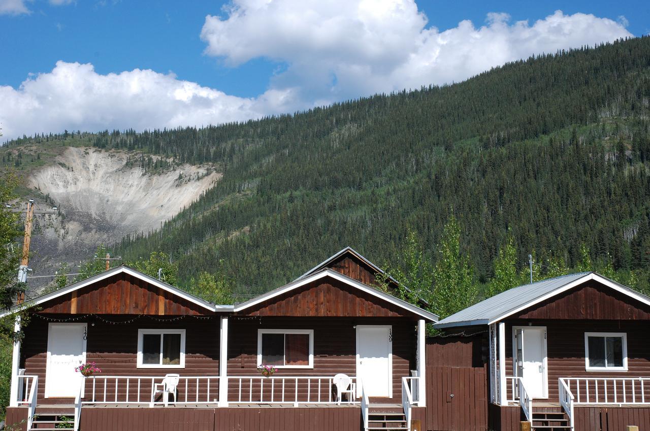 Triple J Hotel Dawson City Exterior photo