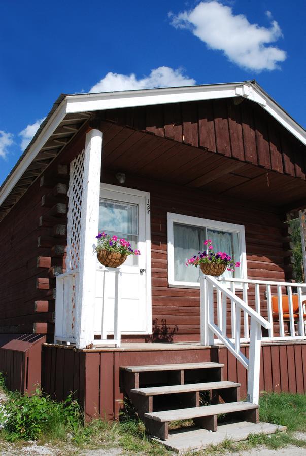 Triple J Hotel Dawson City Exterior photo